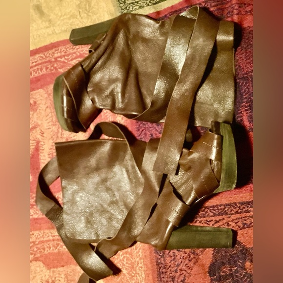 “Chloe” chocolate brown strappy platform heels - Picture 5 of 5